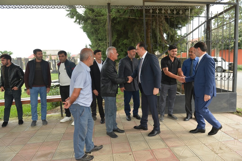 İcra başçısı şəhidlərin anım günündə iştirak edib - FOTOLAR