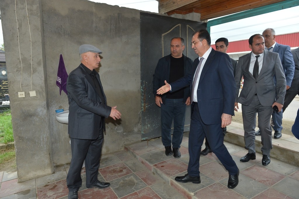 İcra başçısı şəhidlərin anım günündə iştirak edib - FOTOLAR