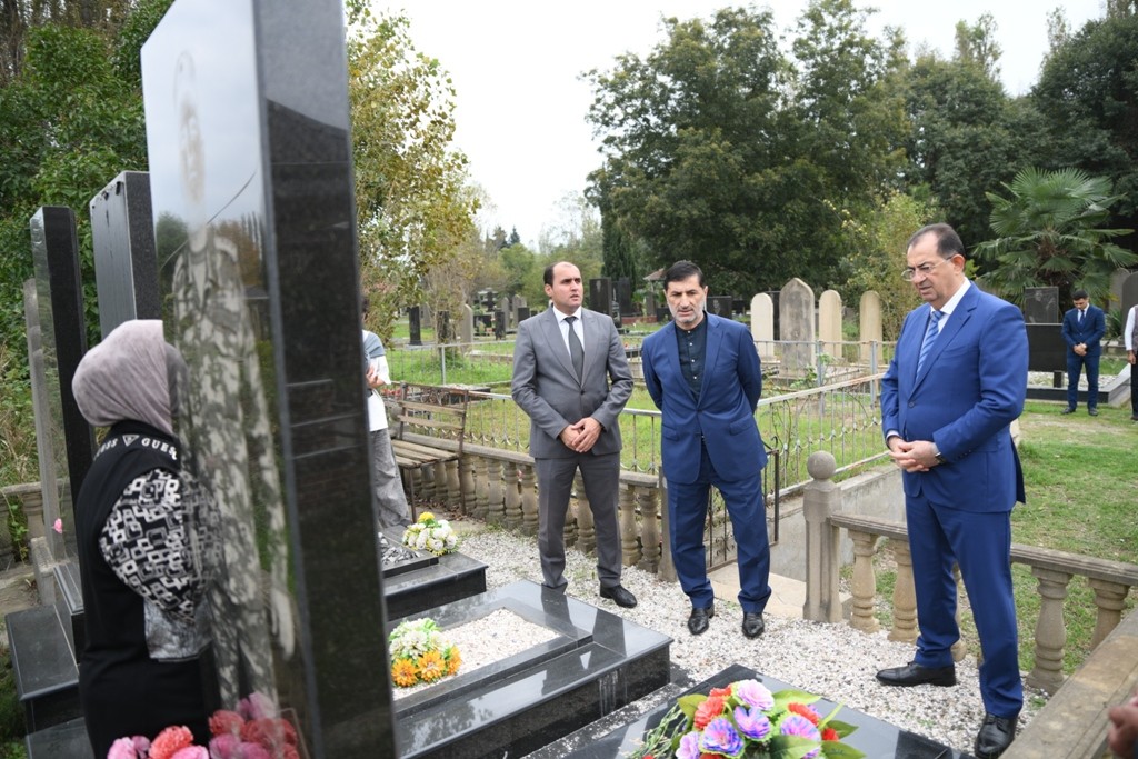 İcra başçısı şəhidlərin anım günündə iştirak edib - FOTOLAR