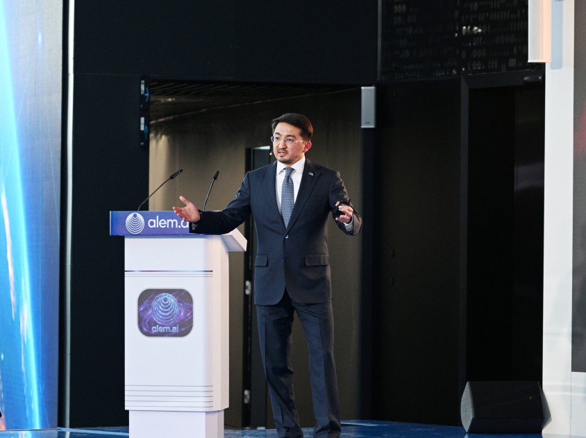 Prezidentlər “Alem.ai” Beynəlxalq Süni İntellekt Mərkəzində olublar - FOTOLAR