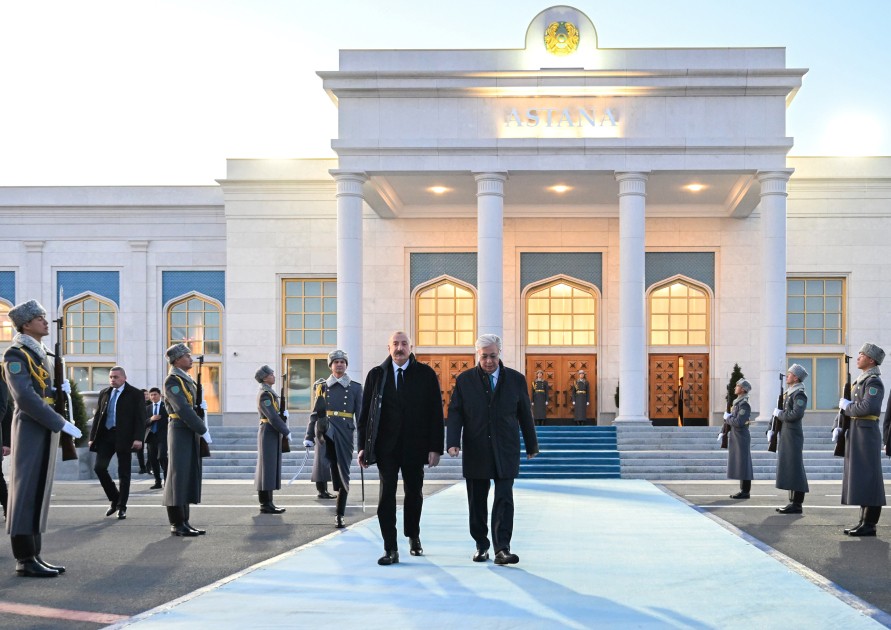 İlham Əliyevin Qazaxıstana səfəri başa çatdı - FOTOLAR