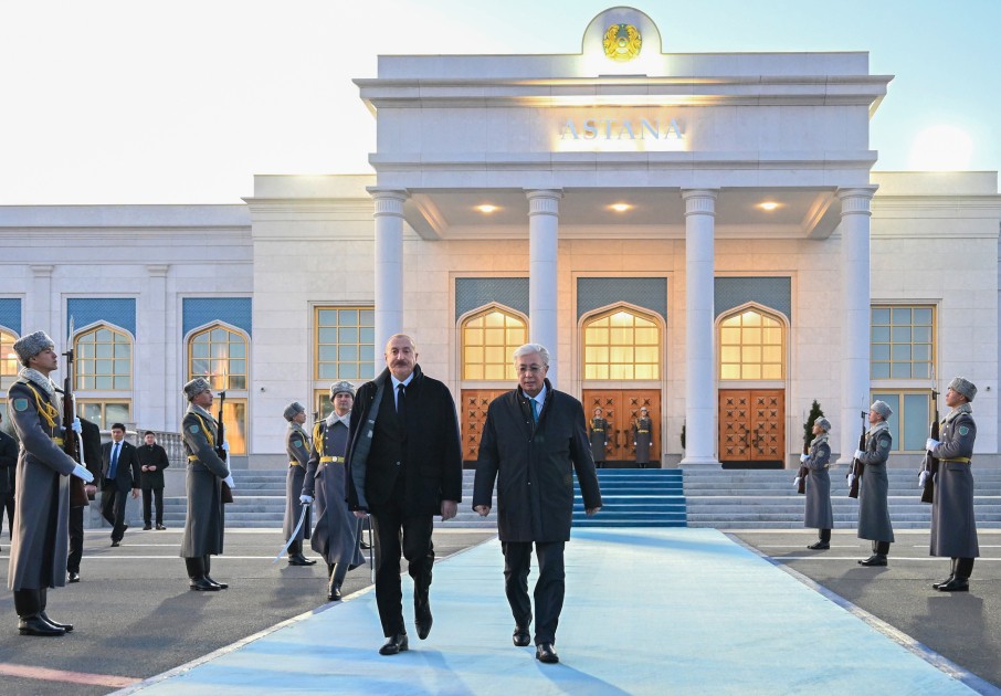 İlham Əliyevin Qazaxıstana səfəri başa çatdı - FOTOLAR