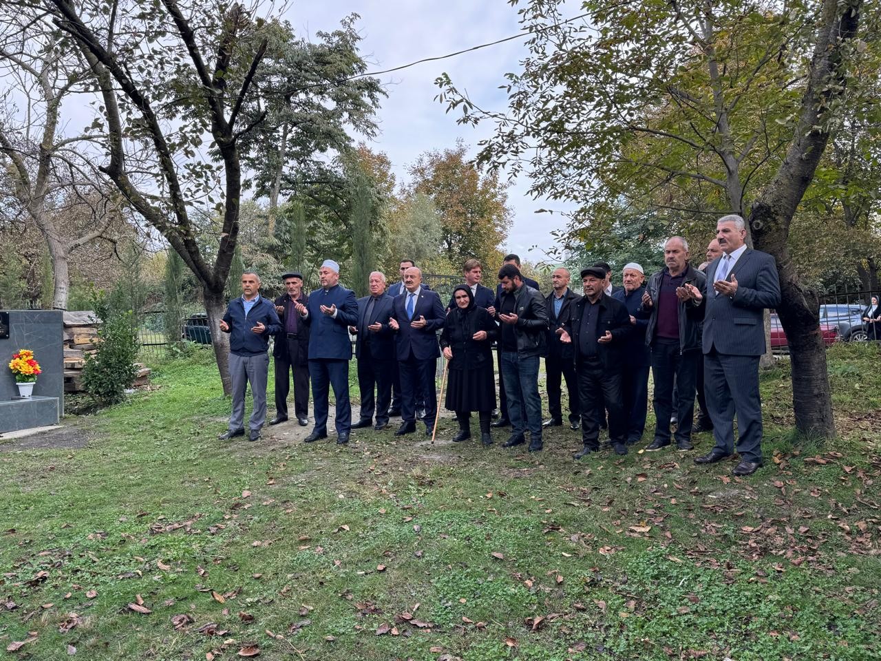 Asif Əsgərov şəhidlərin məzarını ziyarət etdi - FOTOLAR
