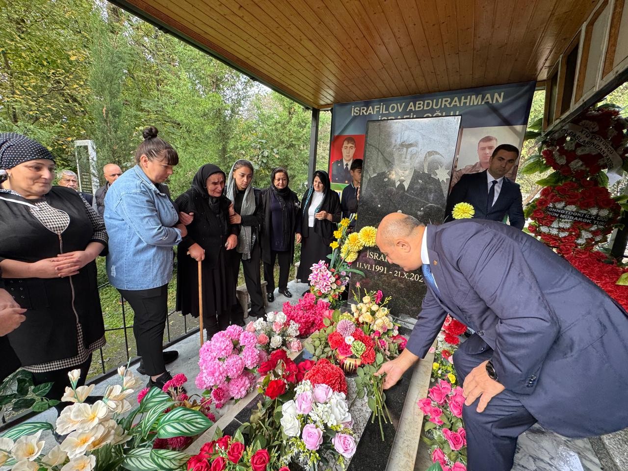 Asif Əsgərov şəhidlərin məzarını ziyarət etdi - FOTOLAR