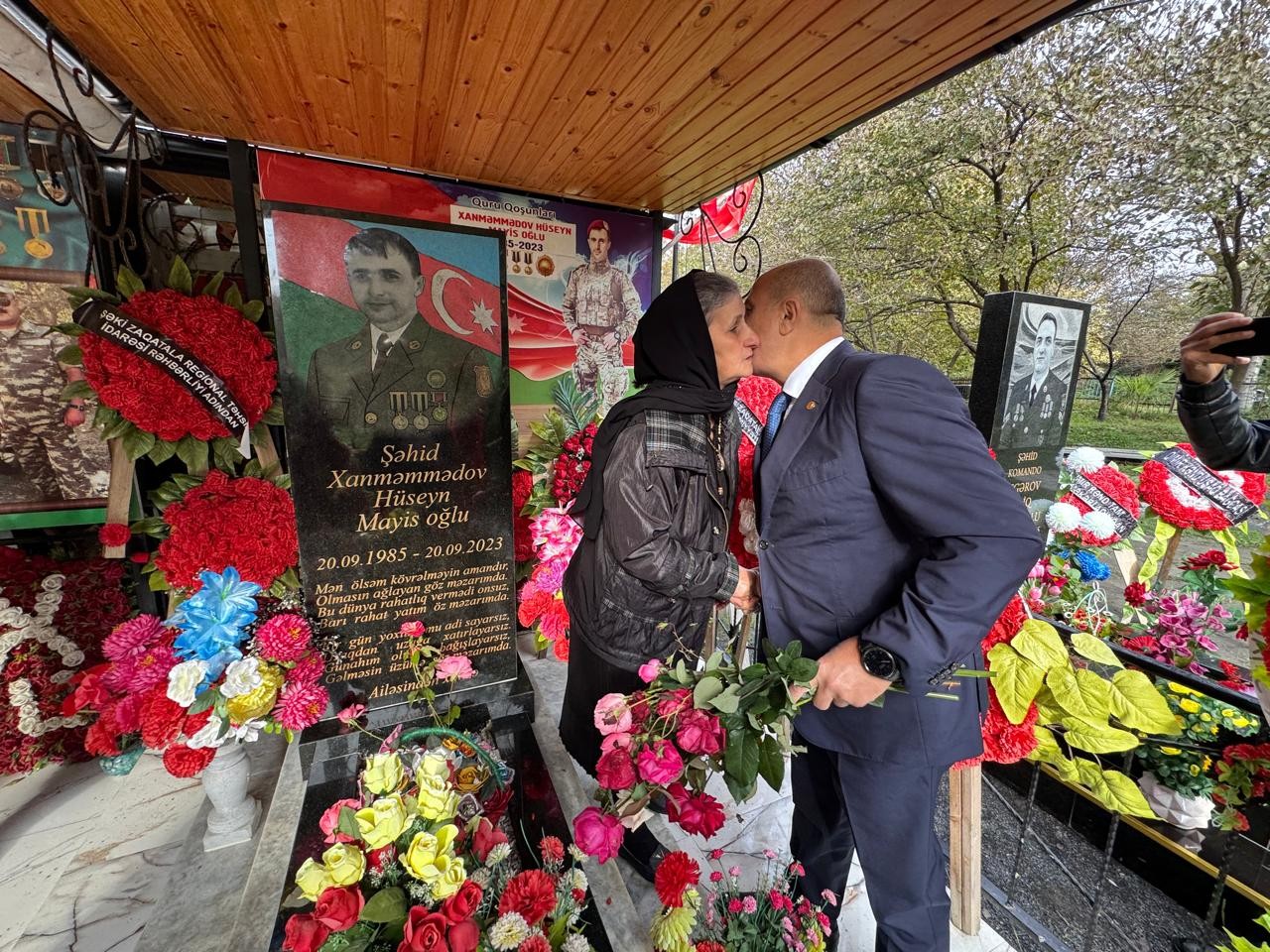 Asif Əsgərov şəhidlərin məzarını ziyarət etdi - FOTOLAR