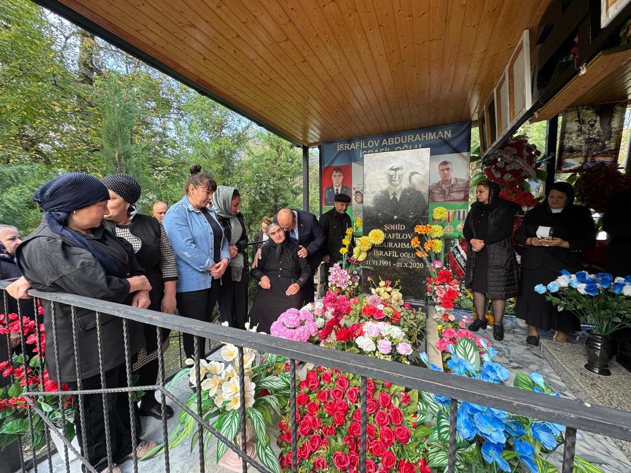 Asif Əsgərov şəhidlərin məzarını ziyarət etdi - FOTOLAR