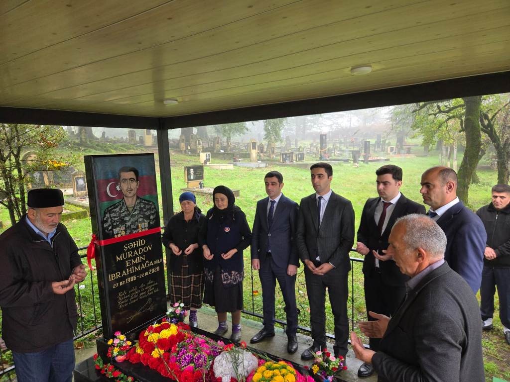 Taleh Qaraşov şəhidlərin məzarını ziyarət etdi - FOTOLAR