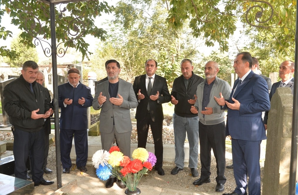 Taleh Qaraşov şəhidlərin məzarını ziyarət etdi - FOTOLAR