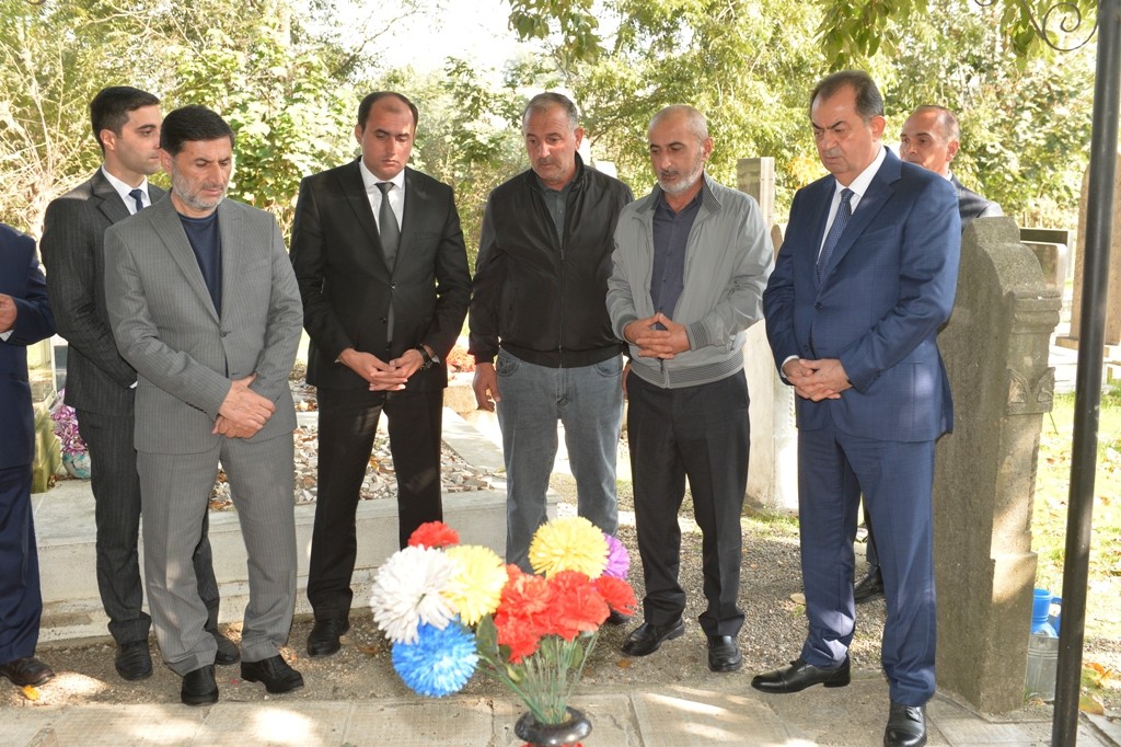Taleh Qaraşov şəhidlərin məzarını ziyarət etdi - FOTOLAR