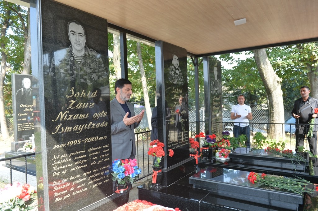 Taleh Qaraşov şəhidlərin məzarını ziyarət etdi - FOTOLAR