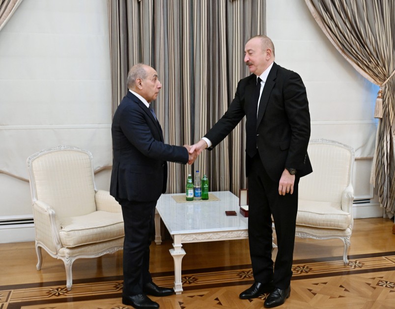 İlham Əliyev Yaqub Eyyubova “İstiqlal” ordenini təqdim etdi - FOTOLAR