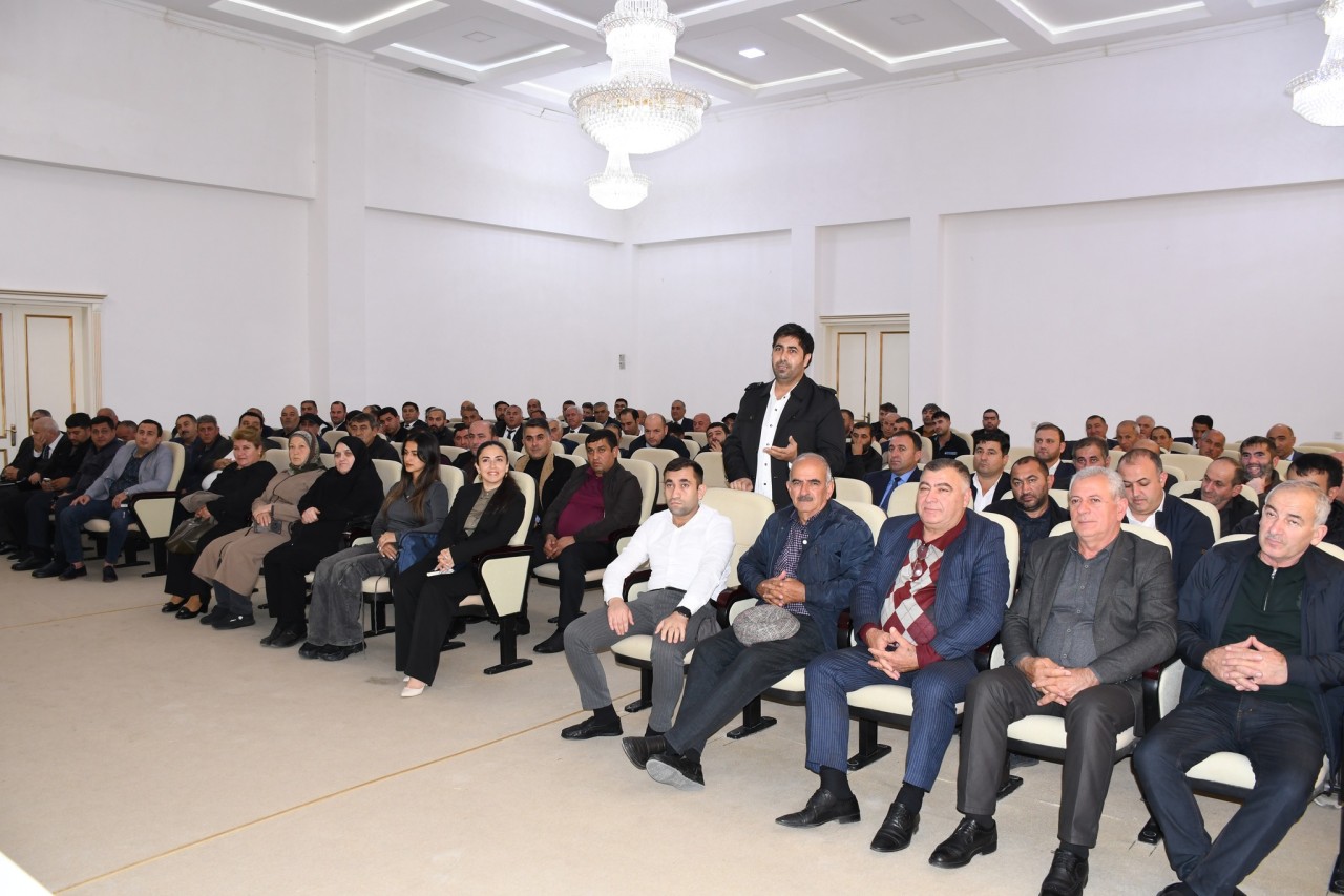 Ağdamda sahibkarlarla görüş keçirilib - FOTOLAR