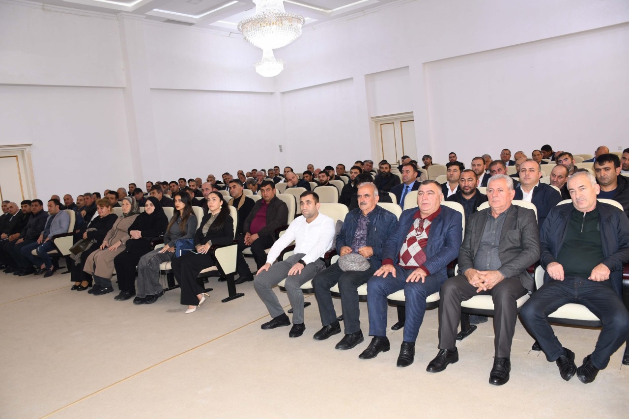 Ağdamda sahibkarlarla görüş keçirilib - FOTOLAR