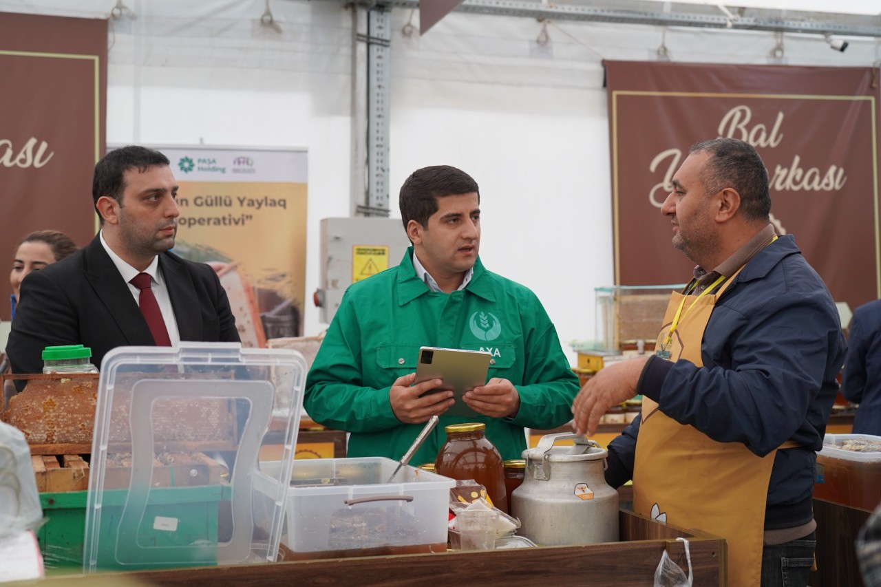 Yarmarkada arıçılar arasında sorğu keçirilib - FOTOLAR