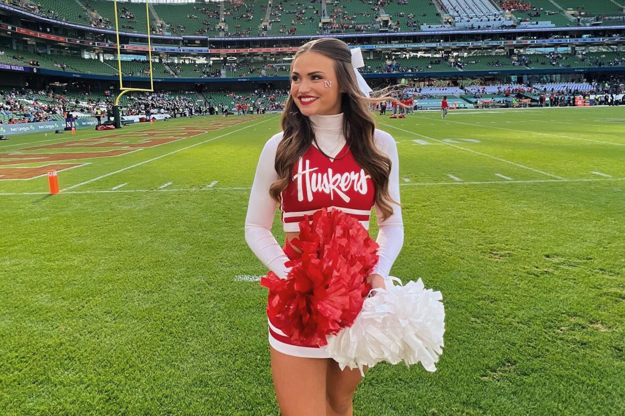 23 yaşında "Amerika gözəli" seçildi - FOTOLAR