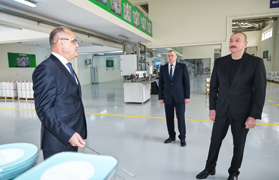 İlham Əliyev Sabirabadda aqrokimyəvi müəssisə ilə tanış oldu - FOTOLAR
