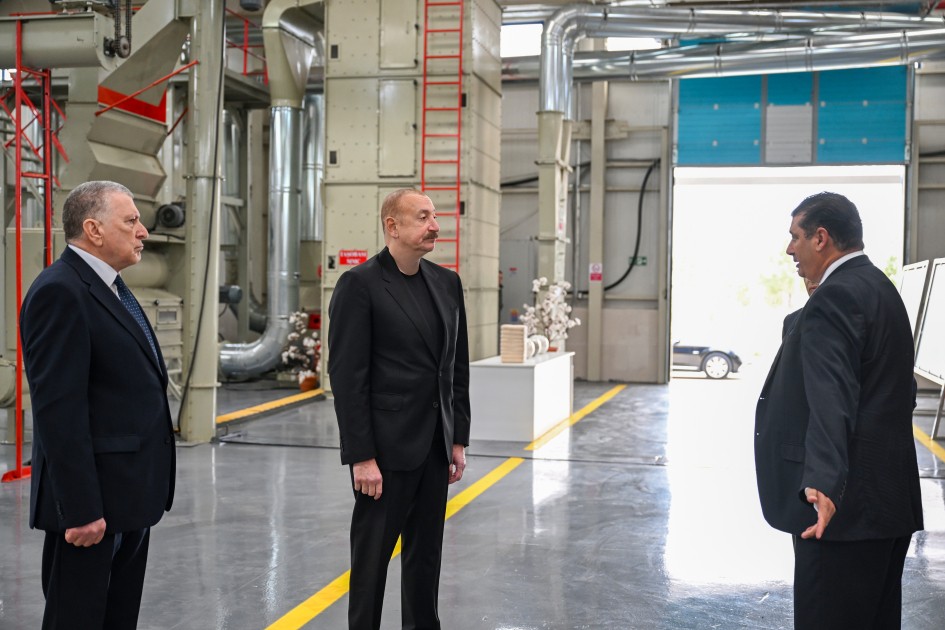 Prezident pambıq emalı zavodunun fəaliyyəti ilə tanış olub - FOTOLAR