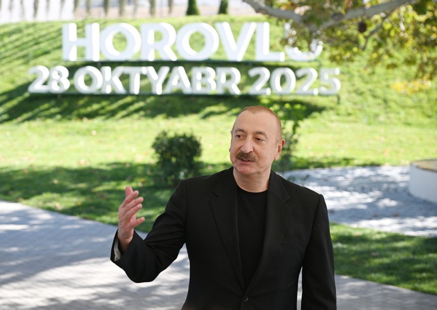 İlham Əliyev Horovlu sakinlərinə mənzillərin açarlarını təqdim etdi - FOTOLAR