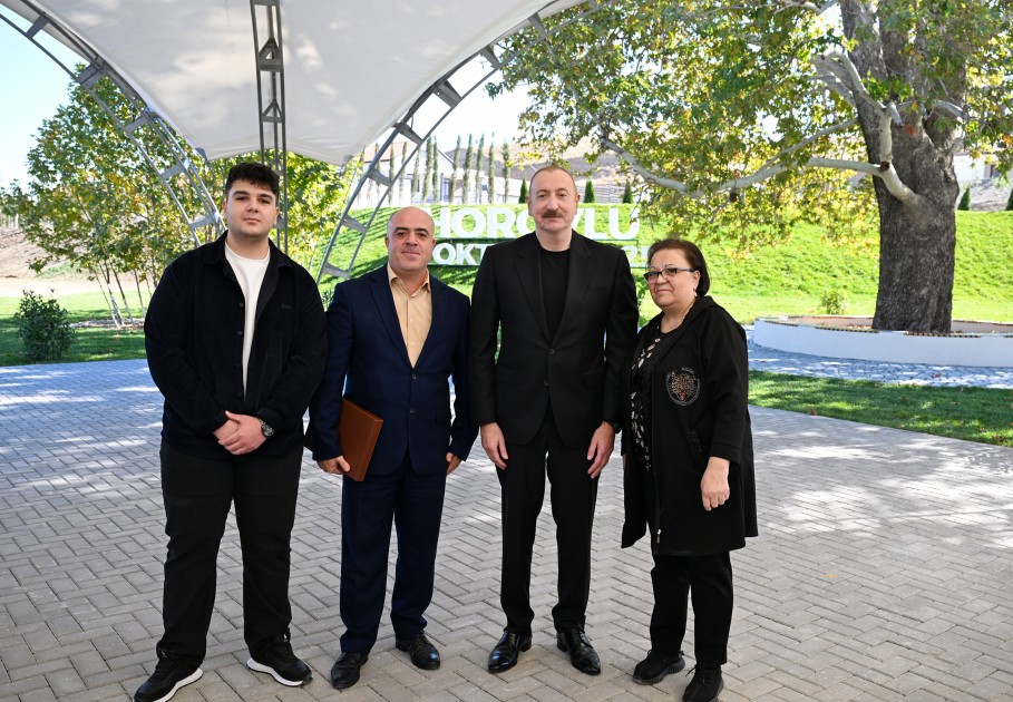 İlham Əliyev Horovlu sakinlərinə mənzillərin açarlarını təqdim etdi - FOTOLAR