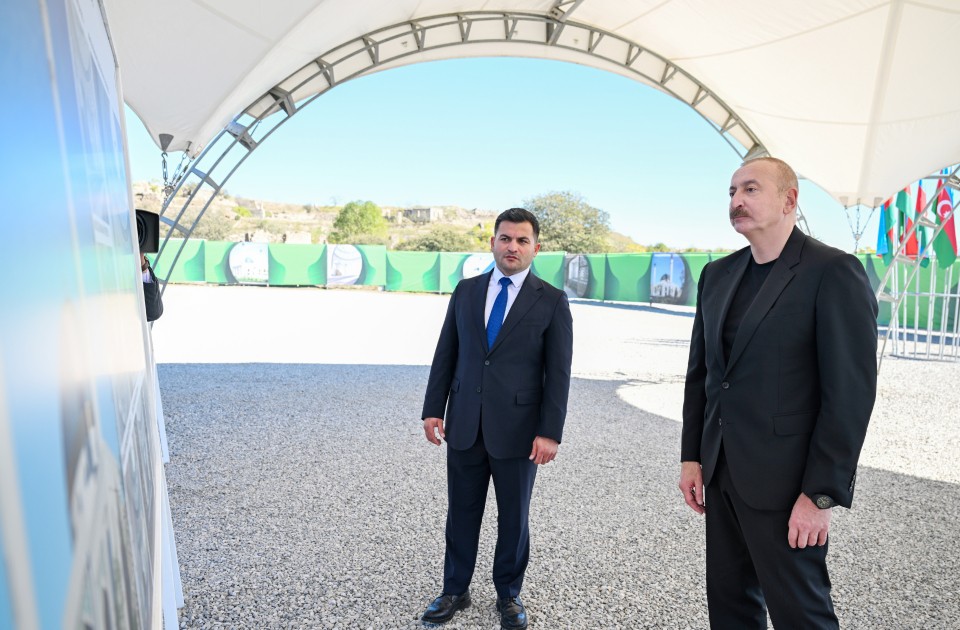 İlham Əliyev məscidin təməlini qoydu - FOTOLAR