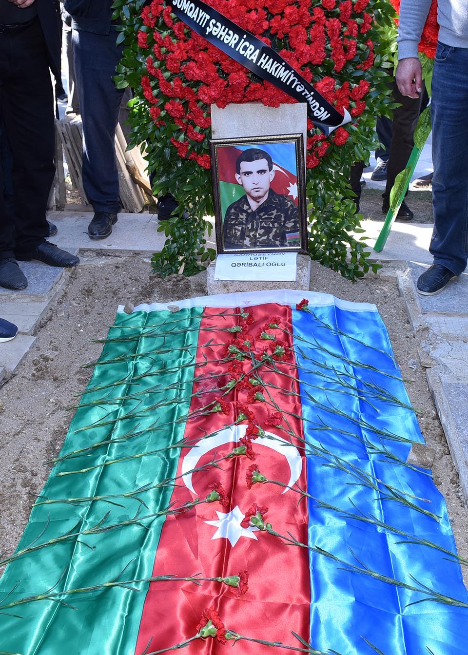 Birinci Qarabağ müharibəsinin şəhidi Lətif Şahhüseynov dəfn edildi - FOTOLAR