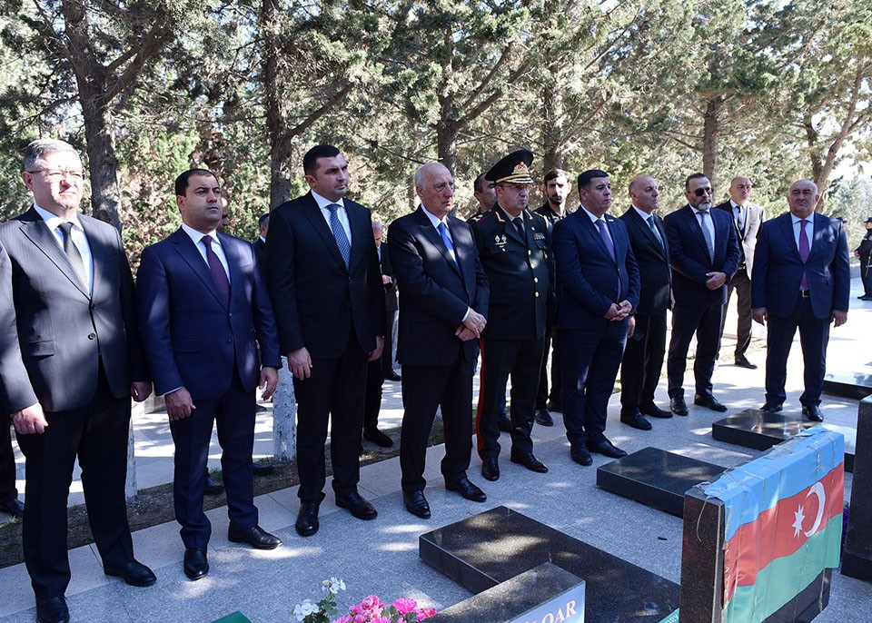 Birinci Qarabağ müharibəsinin şəhidi Lətif Şahhüseynov dəfn edildi - FOTOLAR