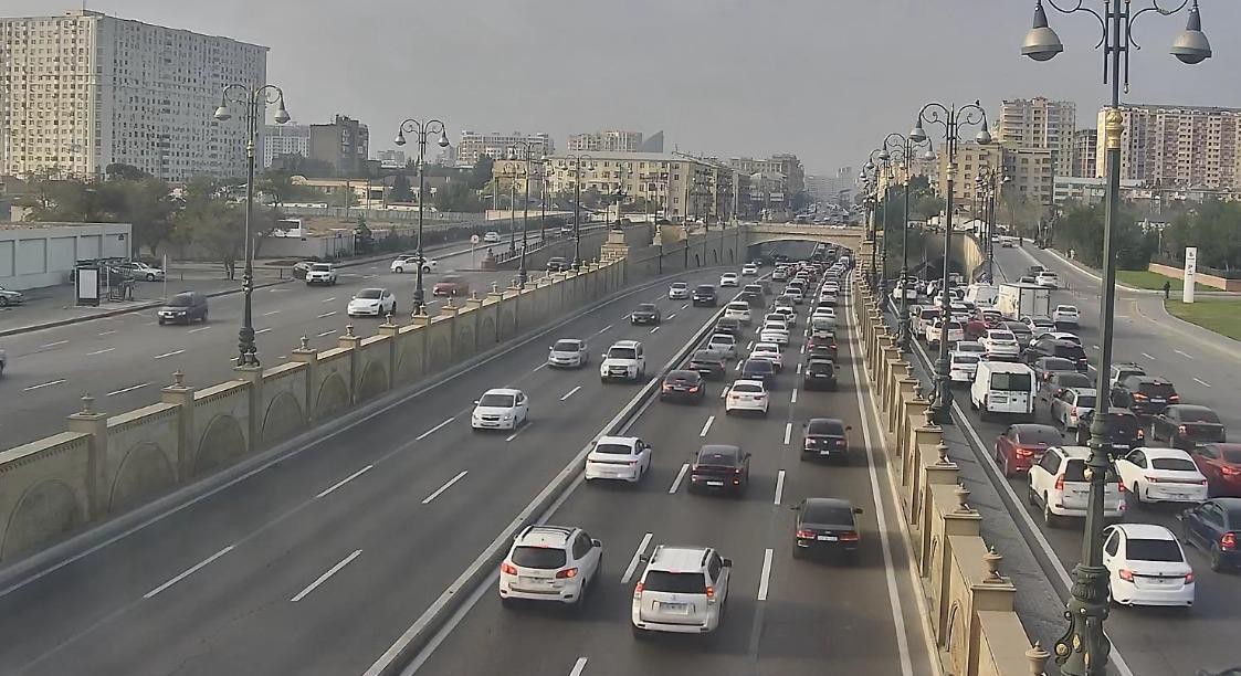 "Bağırov" tunelində nasaz maşın sıxlığa səbəb oldu - FOTOLAR
