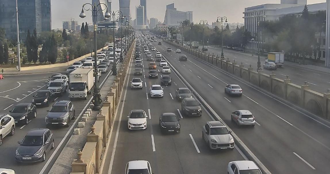 "Bağırov" tunelində nasaz maşın sıxlığa səbəb oldu - FOTOLAR