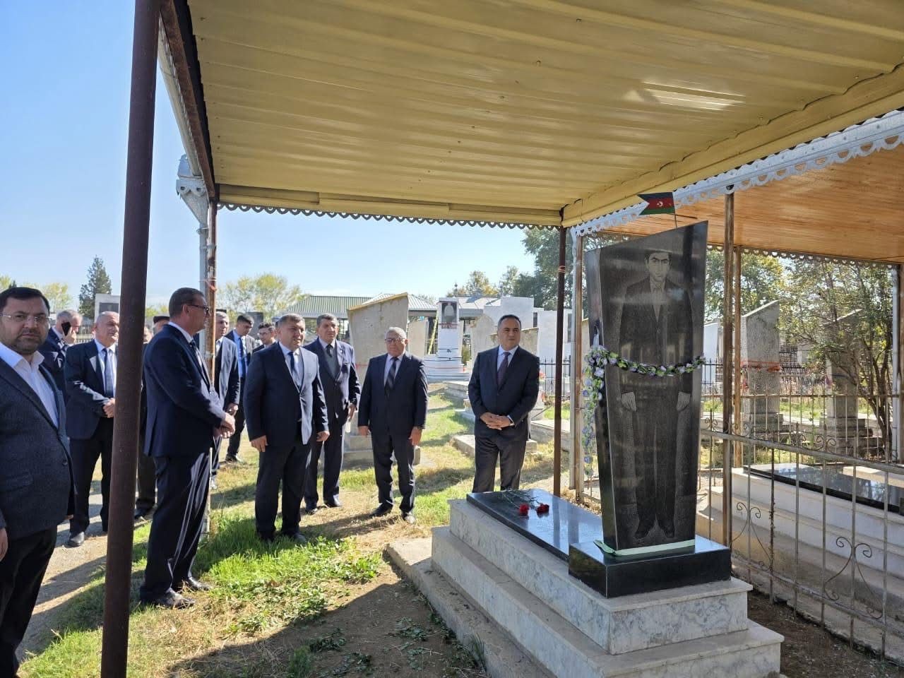 İcra başçısı şəhidlərin məzarlarını ziyarət etdi - FOTOLAR