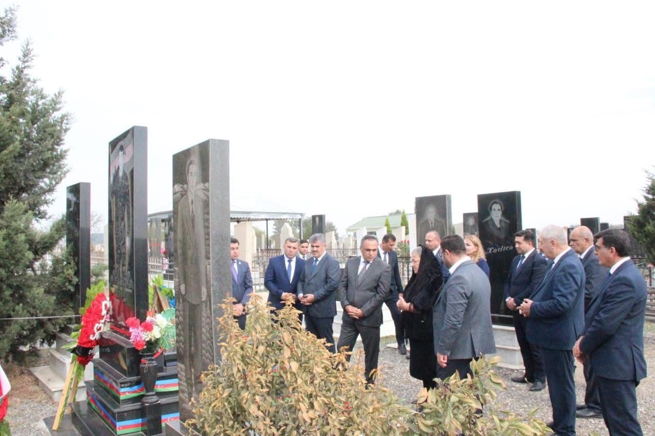 İcra başçısı şəhidlərin məzarlarını ziyarət etdi - FOTOLAR