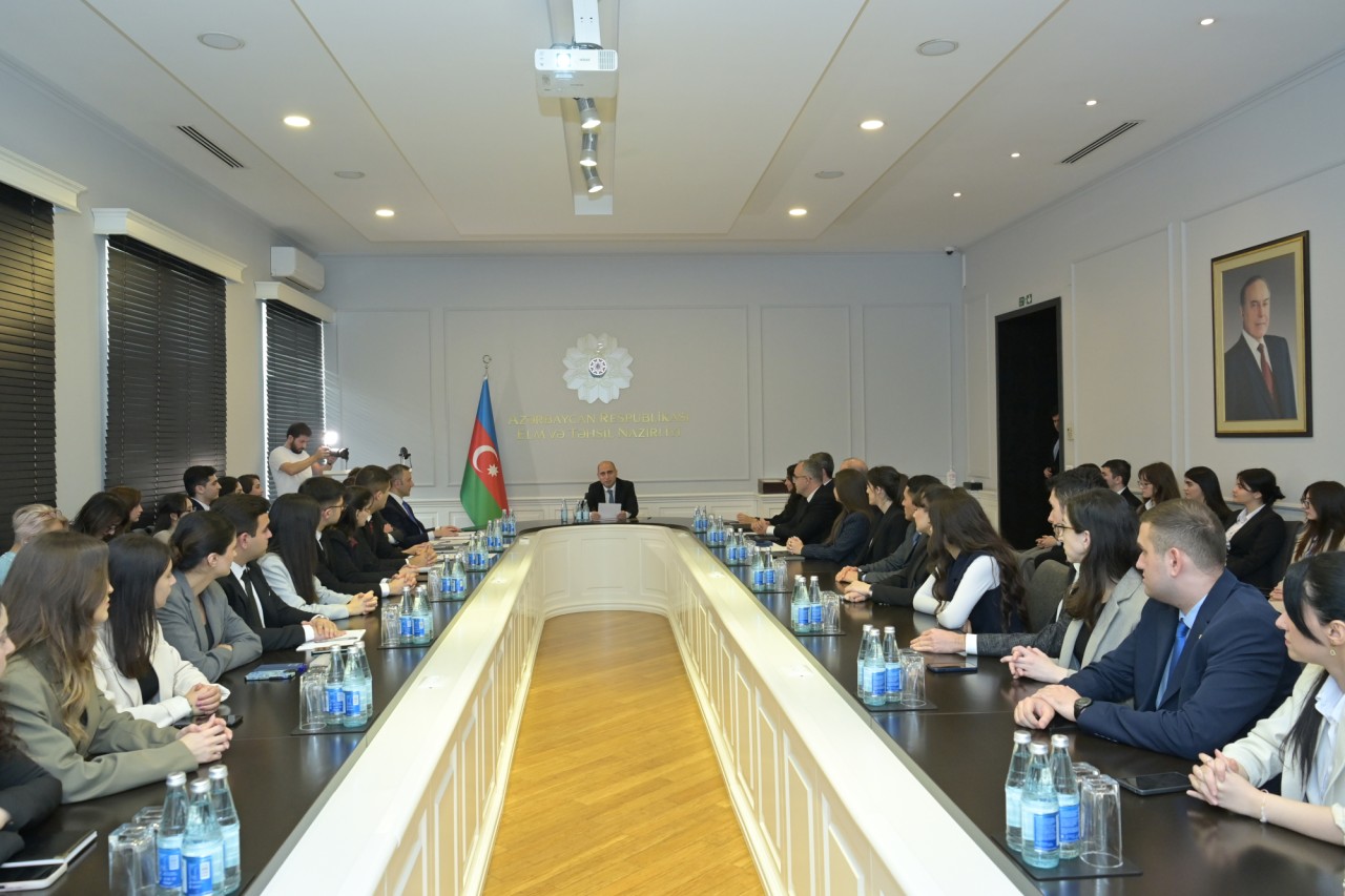 Emin Əmrullayev III “Maarifçi” tələbə-məzun proqramının iştirakçıları ilə görüşdü - FOTOLAR