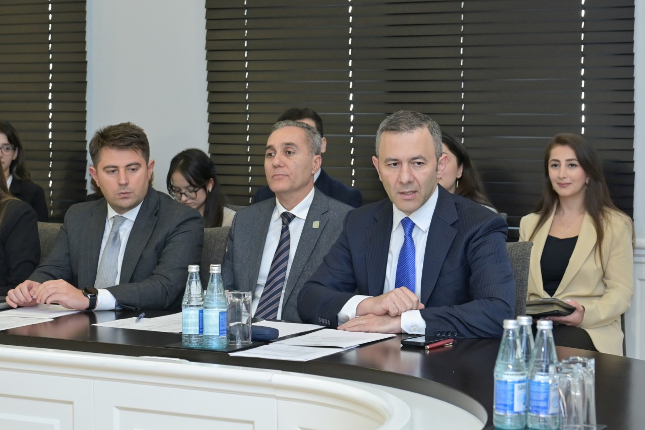 Emin Əmrullayev III “Maarifçi” tələbə-məzun proqramının iştirakçıları ilə görüşdü - FOTOLAR