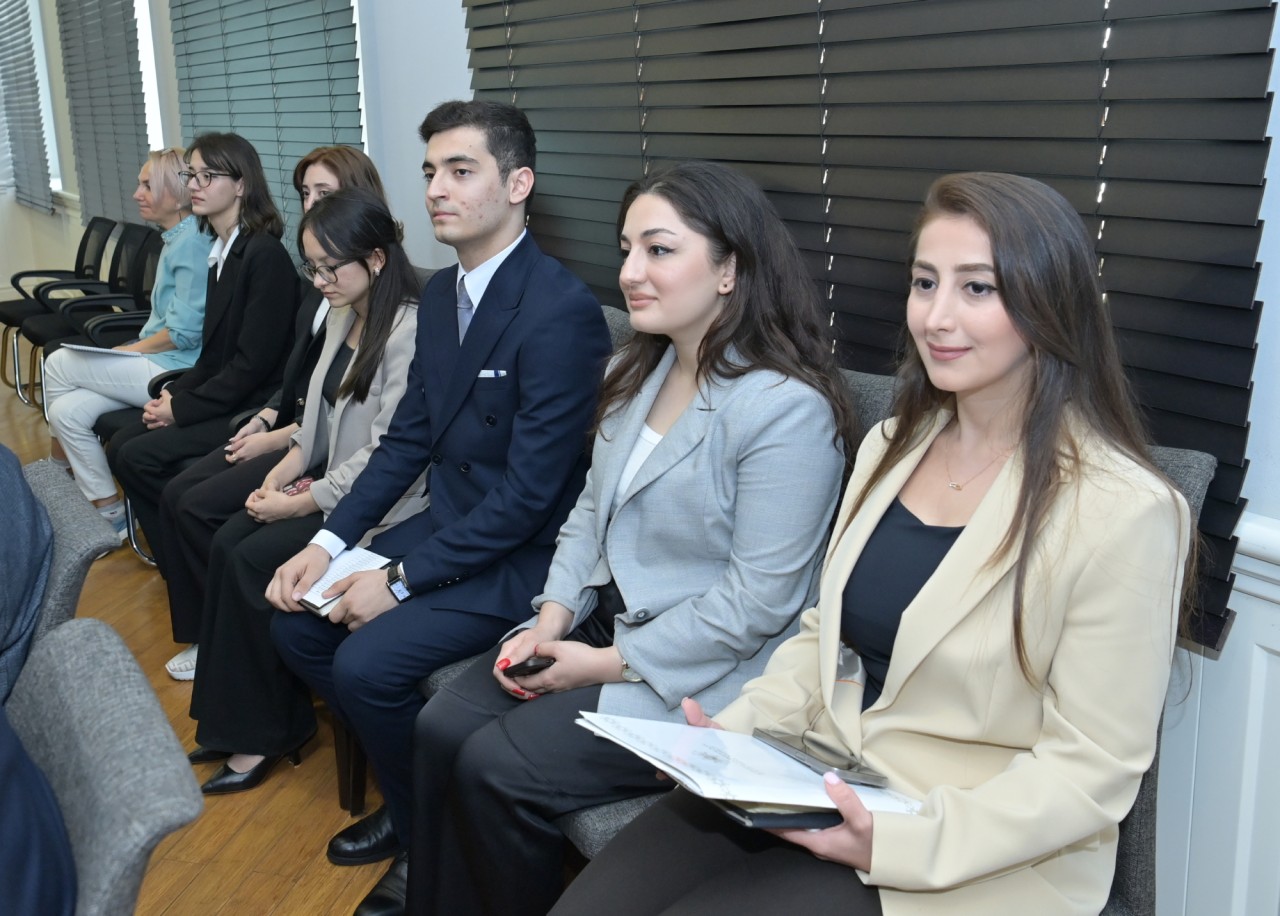 Emin Əmrullayev III “Maarifçi” tələbə-məzun proqramının iştirakçıları ilə görüşdü - FOTOLAR