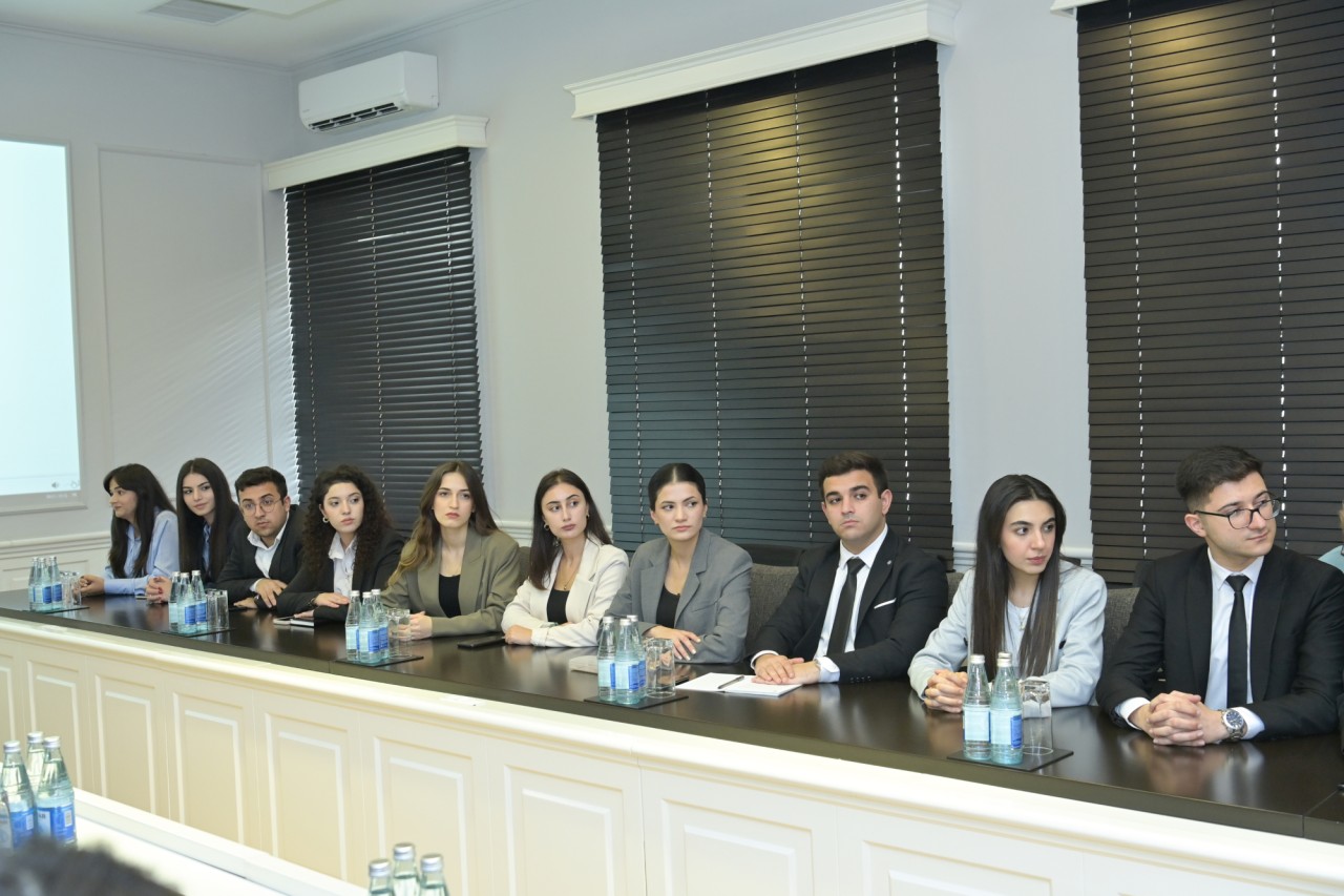 Emin Əmrullayev III “Maarifçi” tələbə-məzun proqramının iştirakçıları ilə görüşdü - FOTOLAR