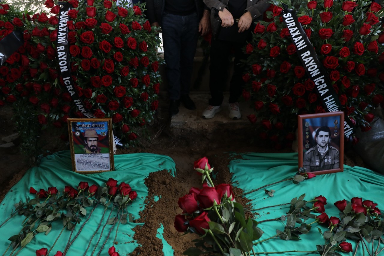 İcra başçısı şəhidlərin dəfnində iştirak edib - FOTOLAR