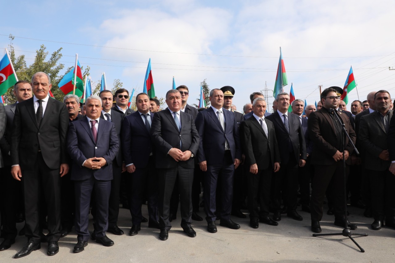 İcra başçısı şəhidlərin dəfnində iştirak edib - FOTOLAR