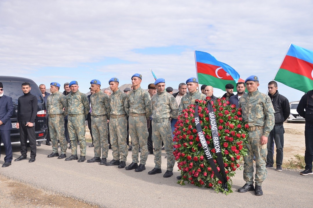 Süleyman Mikayılov itkin şəhidin dəfnində iştirak edib - FOTOLAR (YENİLƏNİB)