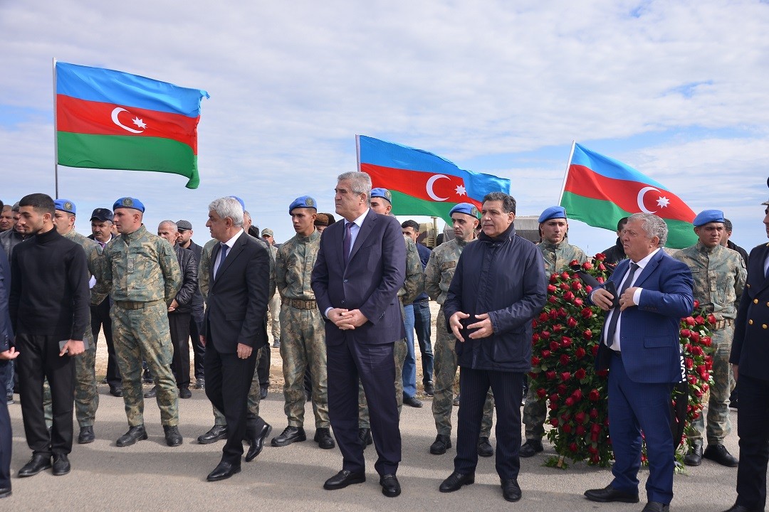Süleyman Mikayılov itkin şəhidin dəfnində iştirak edib - FOTOLAR (YENİLƏNİB)