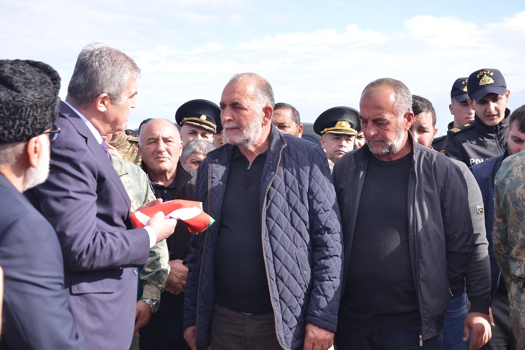 Süleyman Mikayılov itkin şəhidin dəfnində iştirak edib - FOTOLAR (YENİLƏNİB)