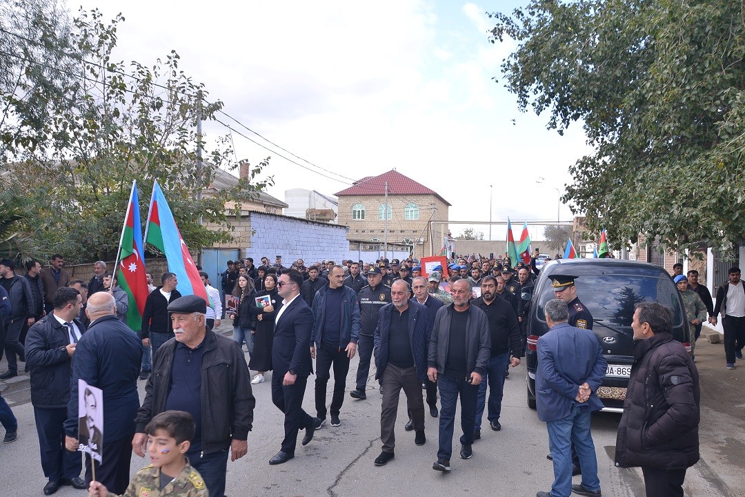 Süleyman Mikayılov itkin şəhidin dəfnində iştirak edib - FOTOLAR (YENİLƏNİB)