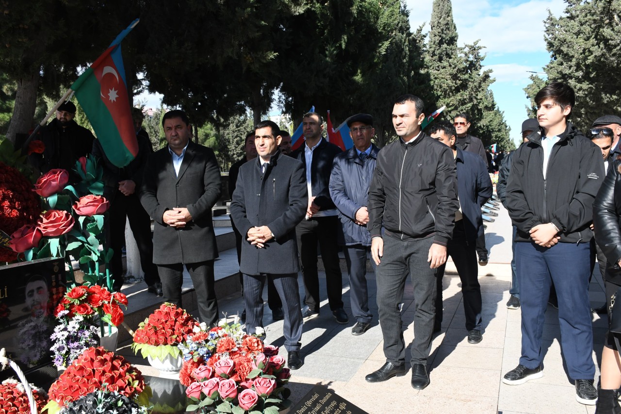 Vətən müharibəsi şəhidinin məzarı ziyarət olundu - FOTOLAR