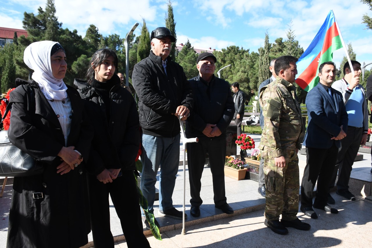 Vətən müharibəsi şəhidinin məzarı ziyarət olundu - FOTOLAR