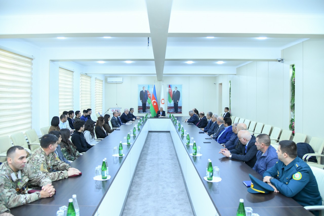 BMU rektoru şəhid ailəsi üzvləri ilə görüşdü - FOTOLAR