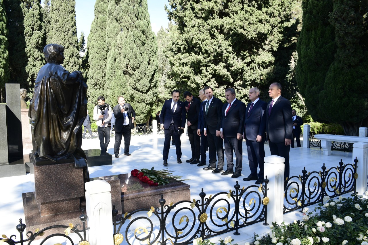 YAP və BBP nümayəndələri Şəhidlər xiyabanında - FOTOLAR