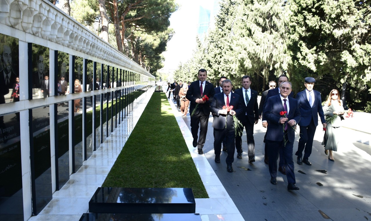 YAP və BBP nümayəndələri Şəhidlər xiyabanında - FOTOLAR