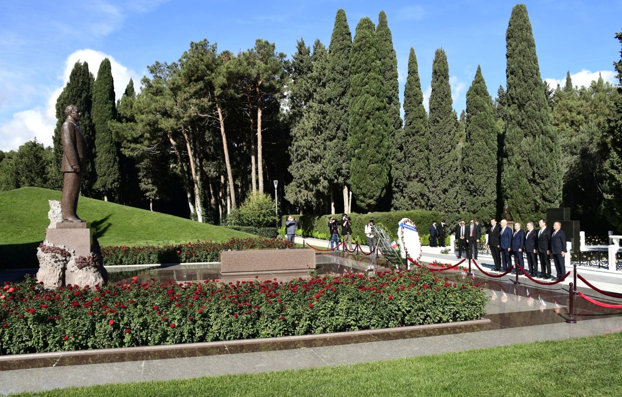 YAP və BBP nümayəndələri Şəhidlər xiyabanında - FOTOLAR