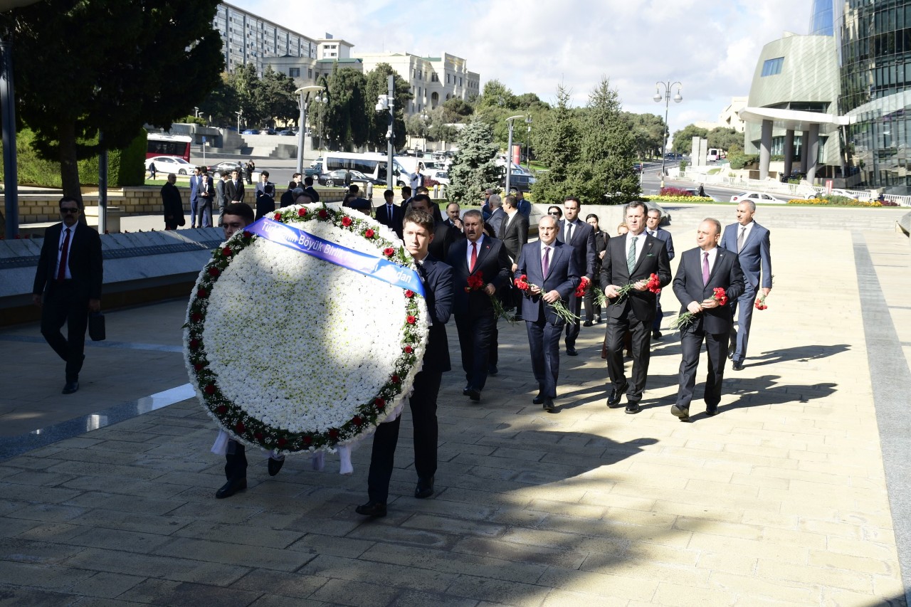 YAP və BBP nümayəndələri Şəhidlər xiyabanında - FOTOLAR