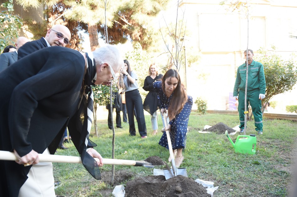 Leyla Əliyeva “Püstə: canlı irs” təqdimatını izlədi - FOTOLAR