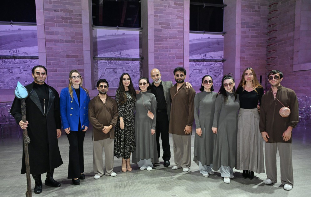 Prezidentin ailəsi Daş Salnamə Muzeyində - FOTOLAR