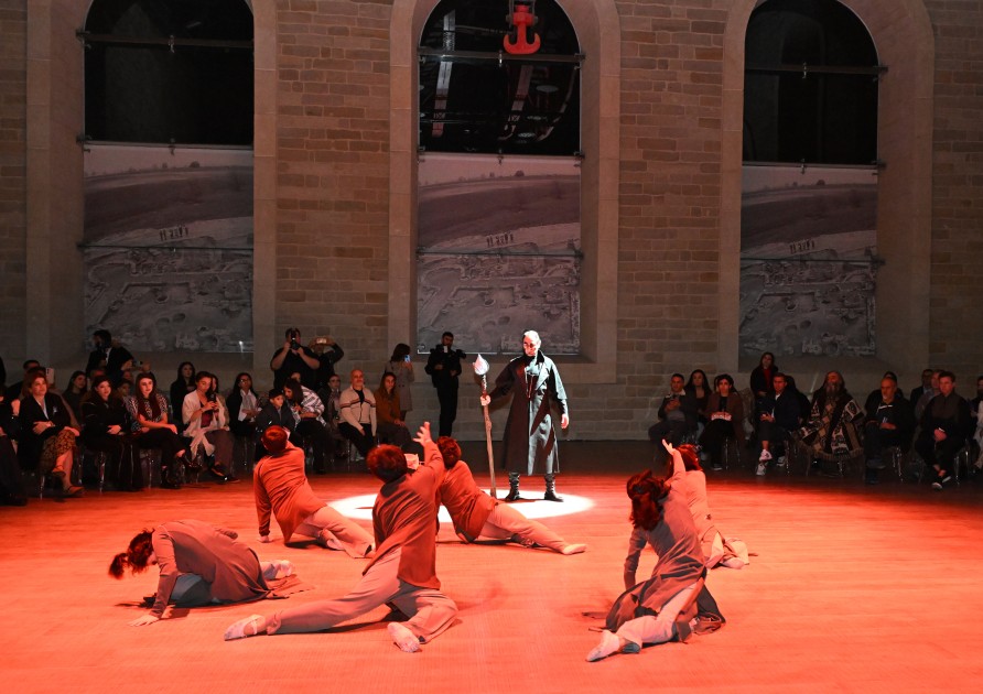 Prezidentin ailəsi Daş Salnamə Muzeyində - FOTOLAR